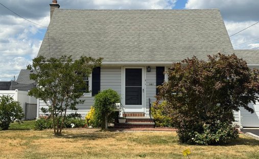 House in West Babylon, New York, United States 1