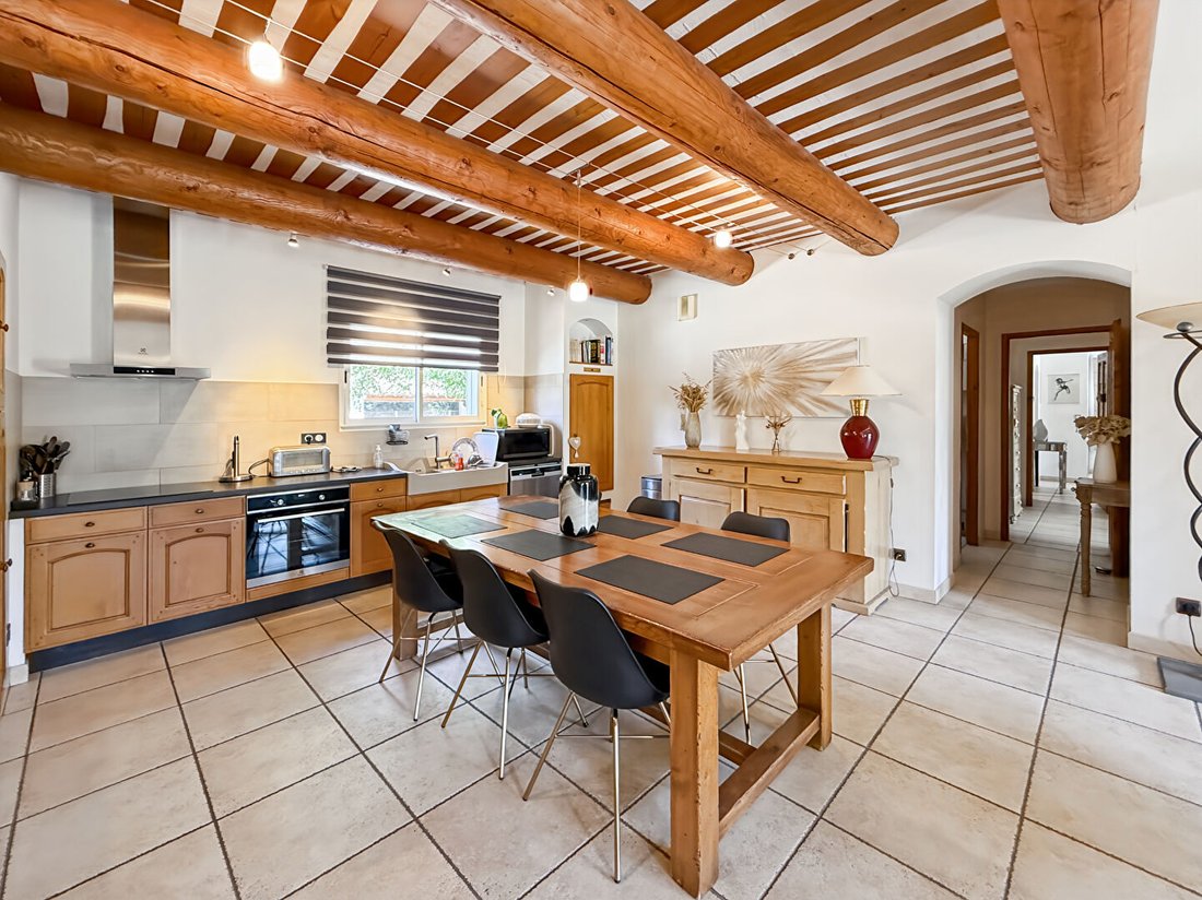 Villa in Noves, Provence-Alpes-Côte d'Azur, France 4 - 18678140