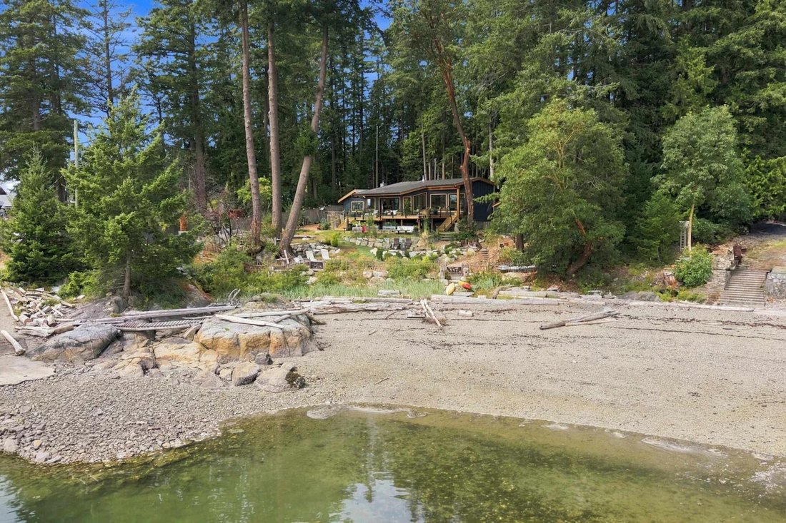 House in Halfmoon Bay, British Columbia, Canada 1 - 18675403