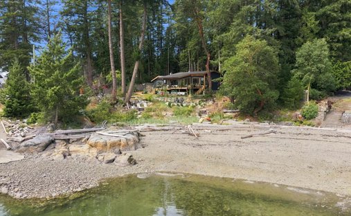 House in Halfmoon Bay, British Columbia, Canada 1