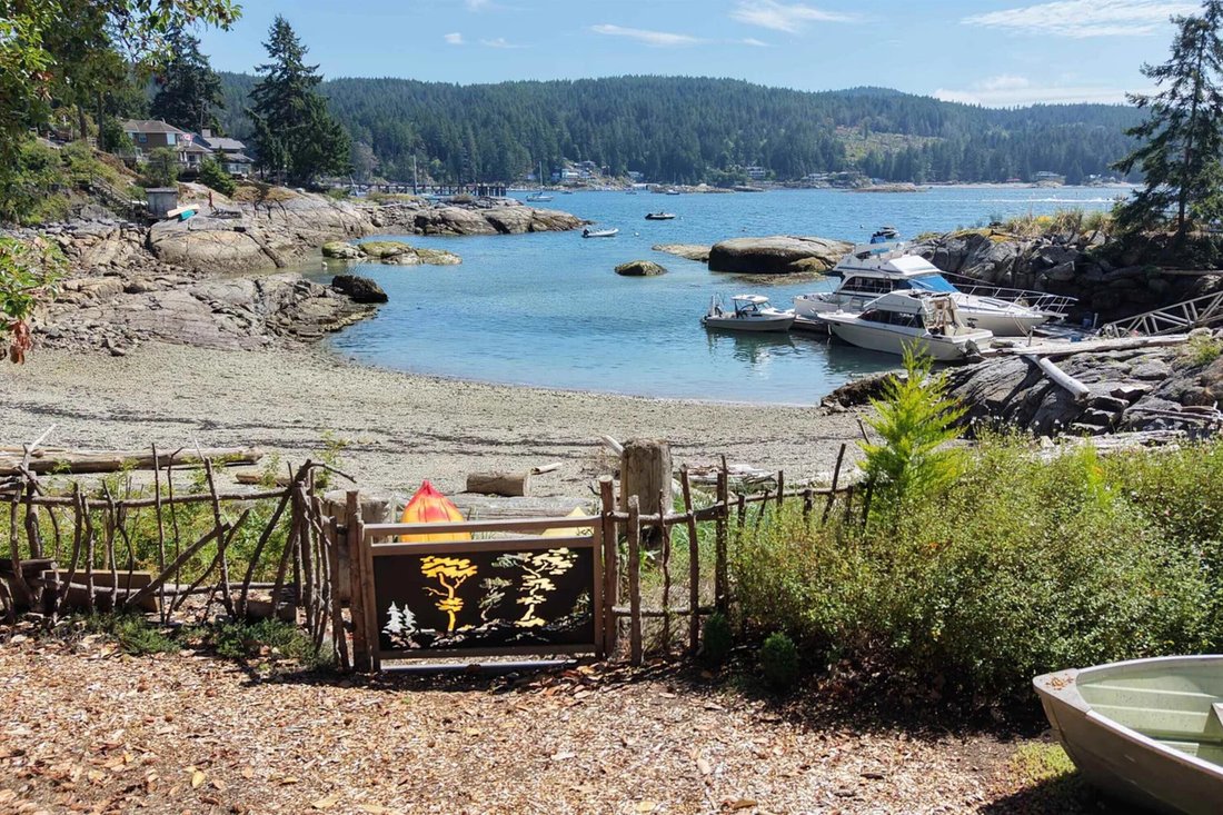 House in Halfmoon Bay, British Columbia, Canada 2 - 18675403