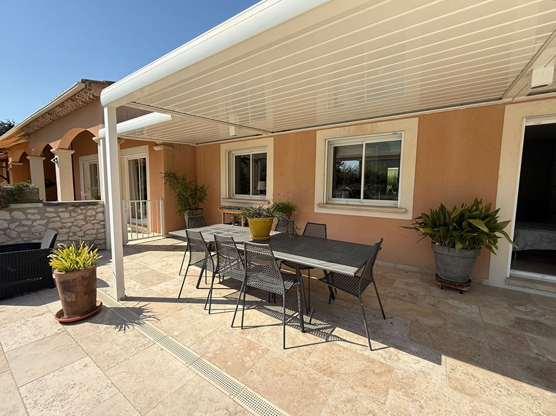 Villa in Noves, Provence-Alpes-Côte d'Azur, France 2 - 18678140