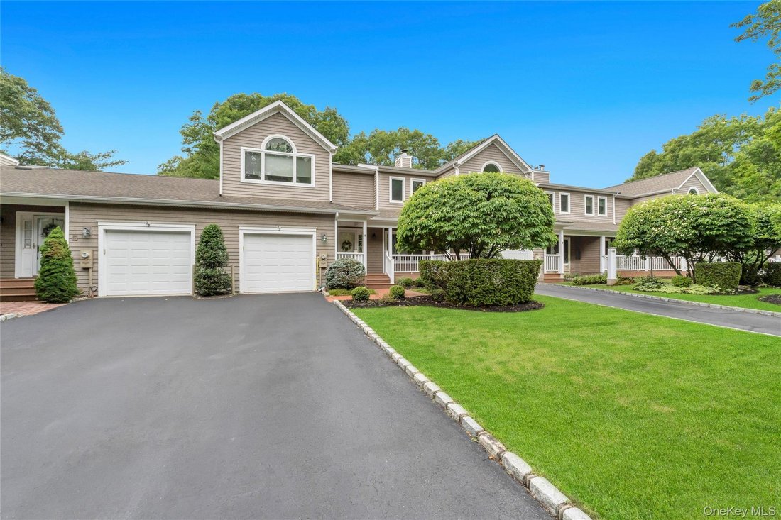 House in Manorville, New York, United States 3 - 18677522
