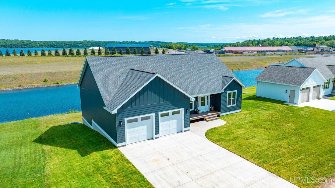 House in Houghton, Michigan, United States 4 - 18674939