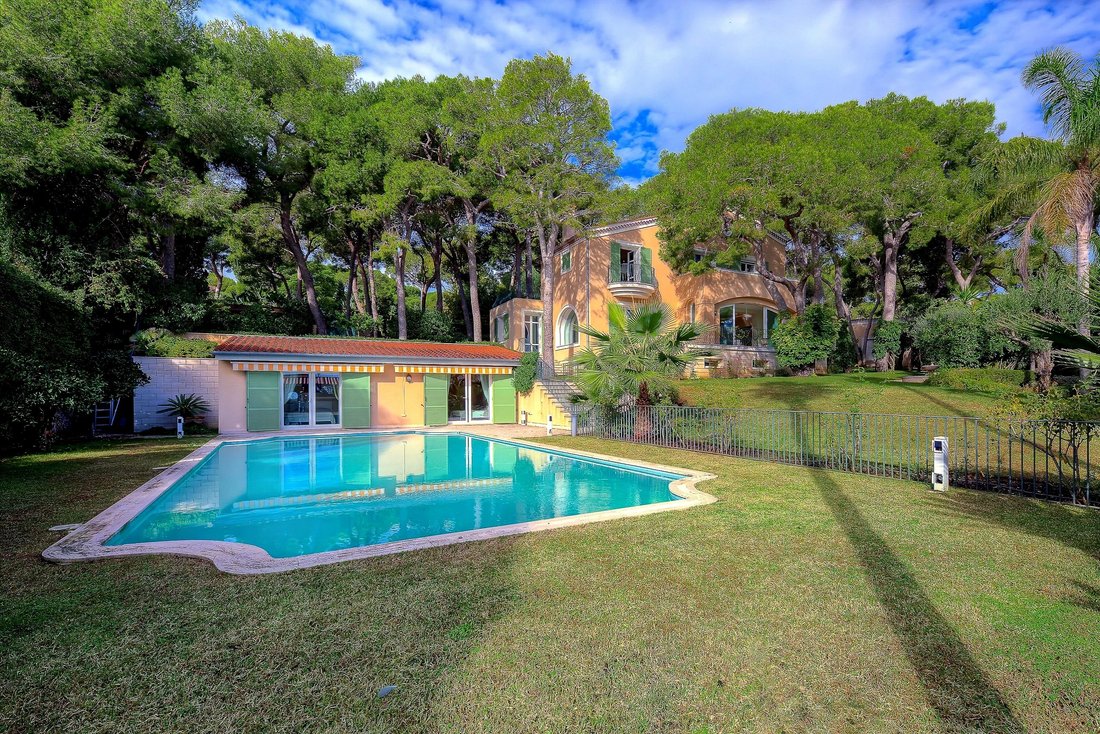 Villa in Saint-Jean-Cap-Ferrat, Provence-Alpes-Côte d'Azur, France 3 - 18674982