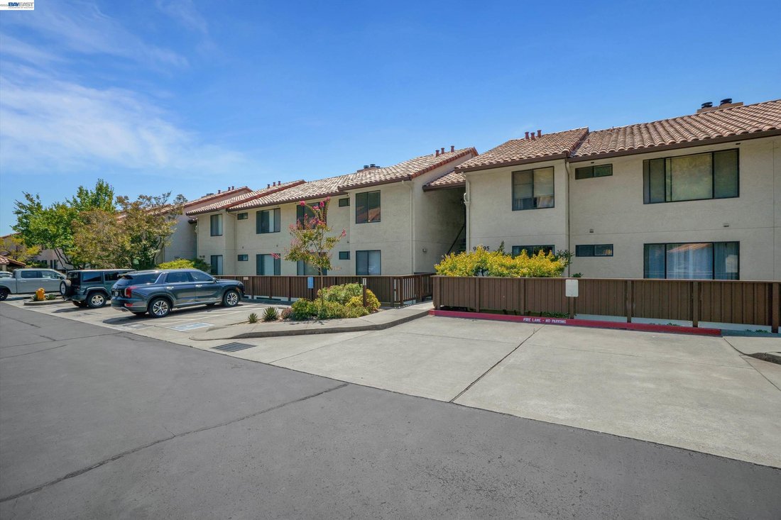 Condo in Hayward, California, United States 3 - 18677376