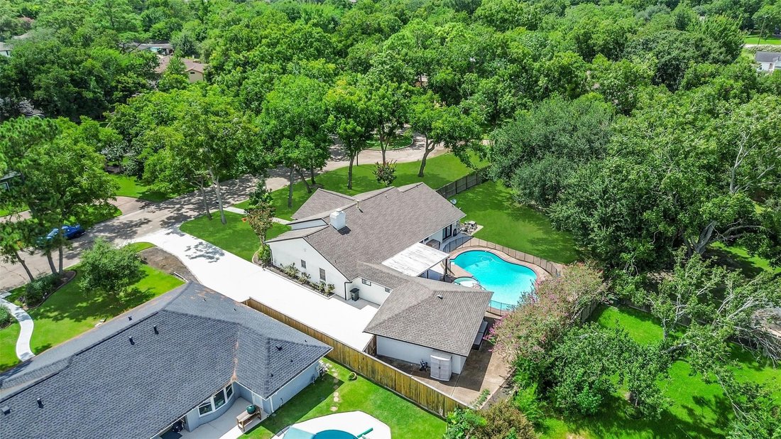 House in Friendswood, Texas, United States 5 - 18677328
