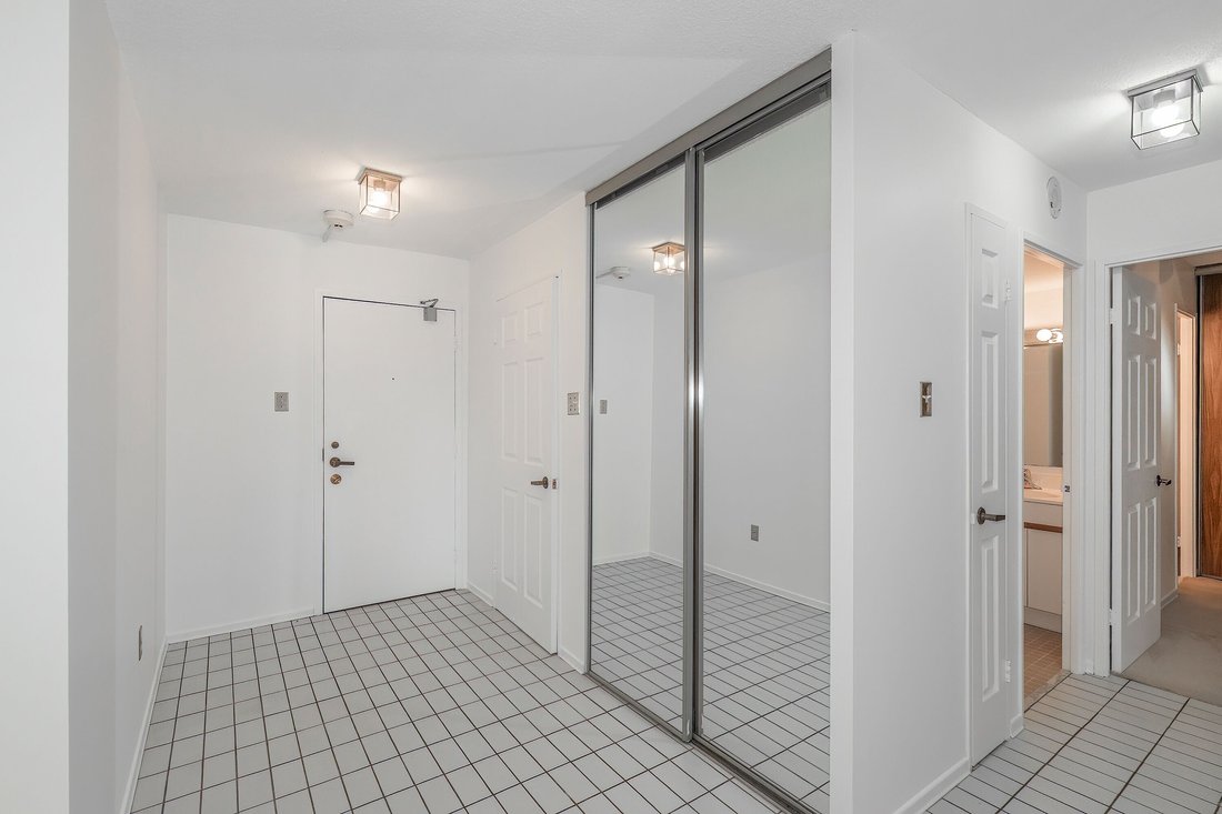 Condo in Toronto, Ontario, Canada 3 - 18678468