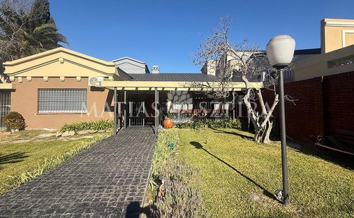 House in Castelar, Buenos Aires Province, Argentina 1