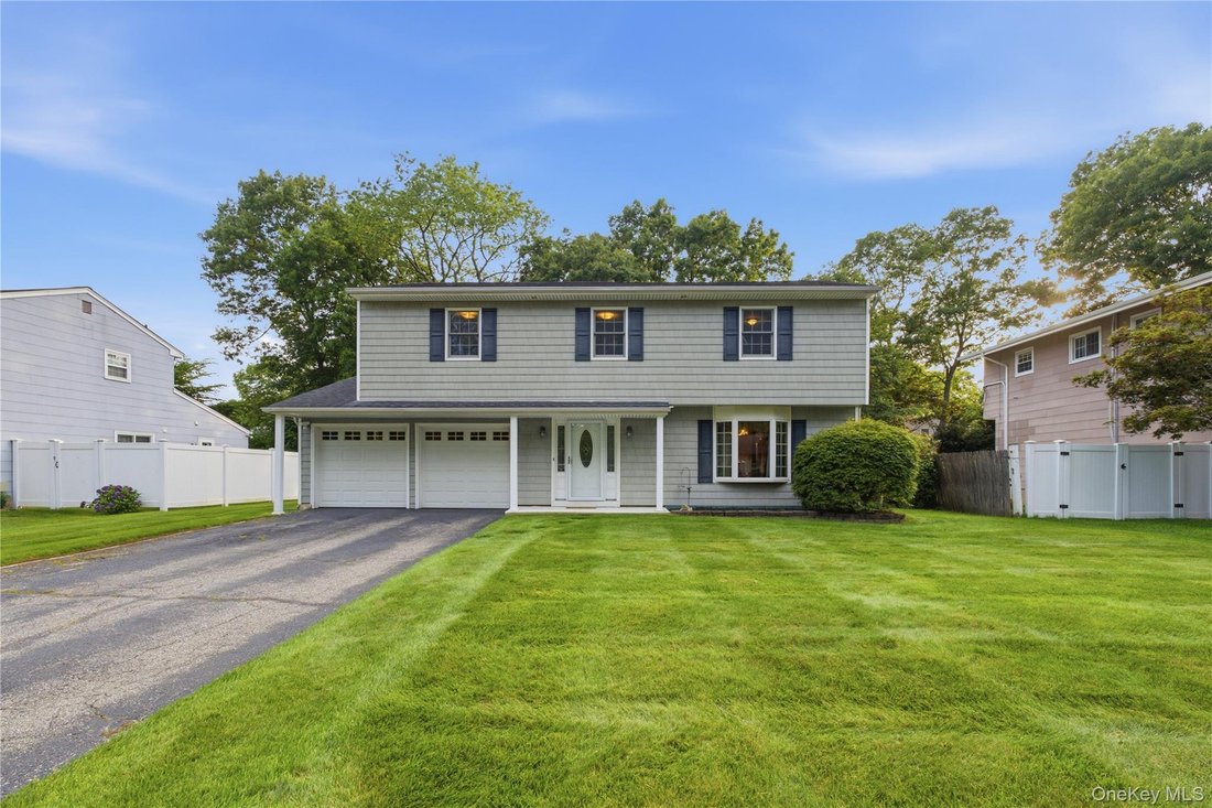 House in Hauppauge, New York, United States 1 - 18674851