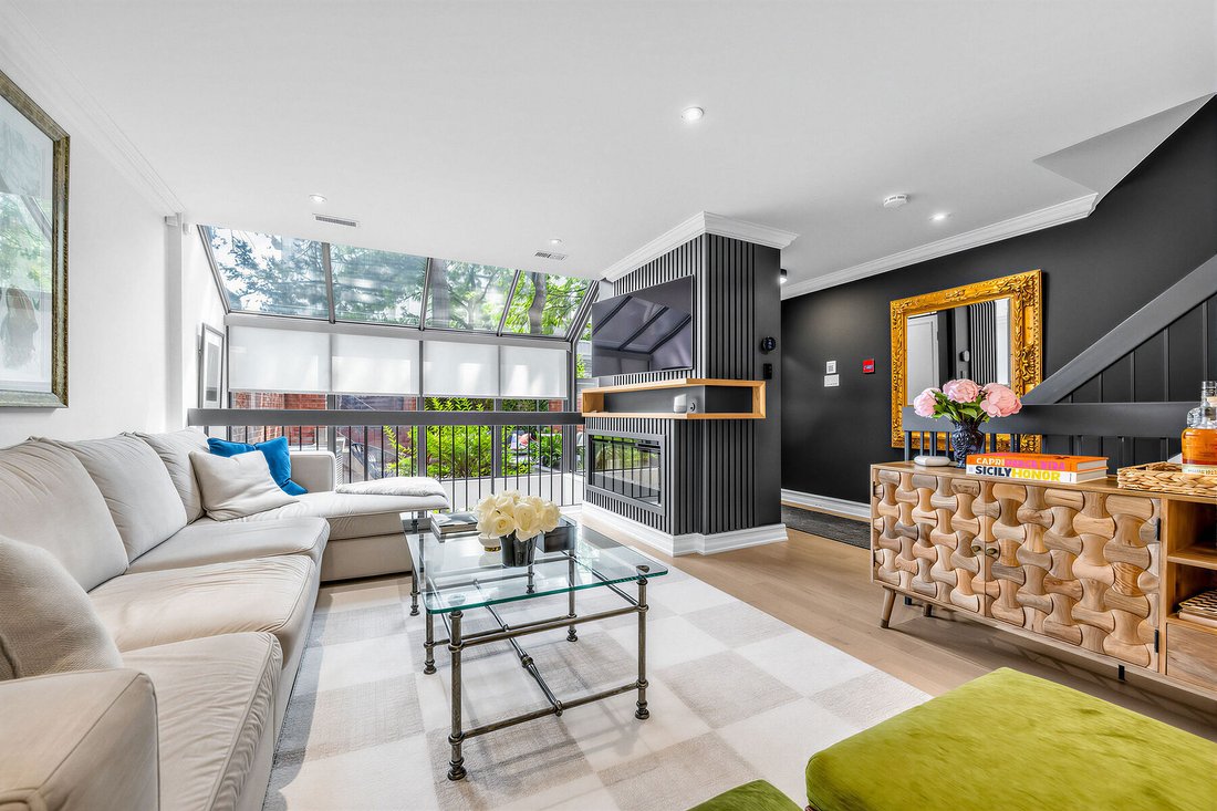 Condo in Toronto, Ontario, Canada 1 - 18678493