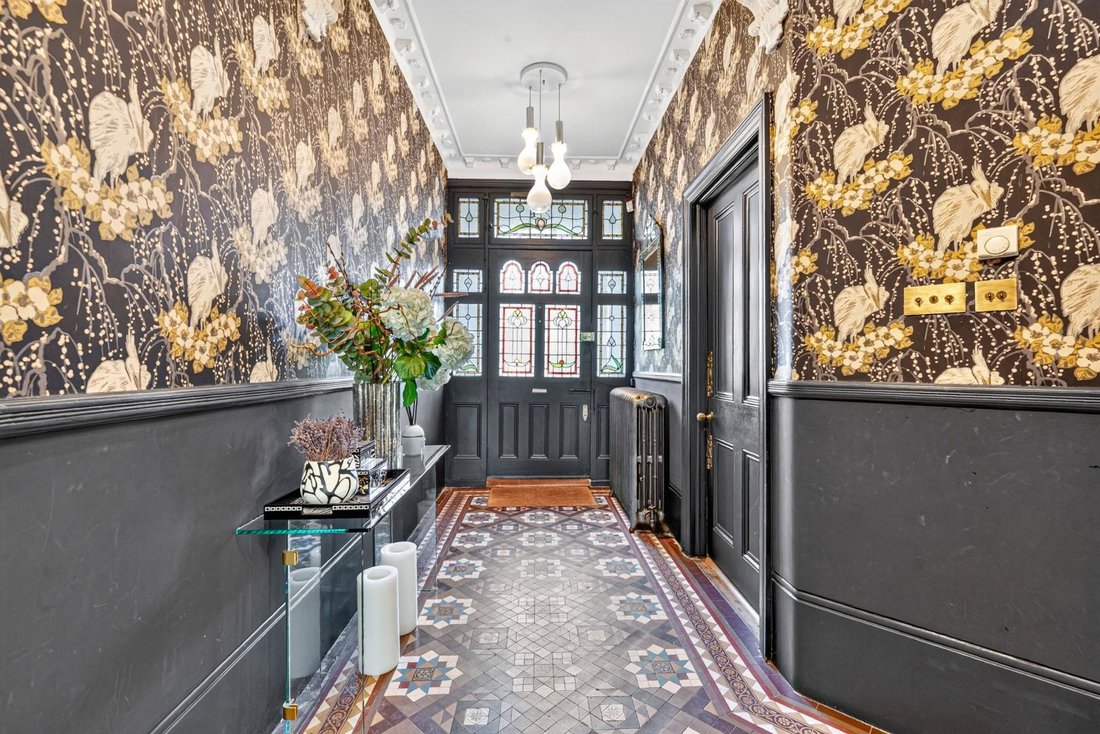House in West Acton, Ealing, England 3 - 18674655