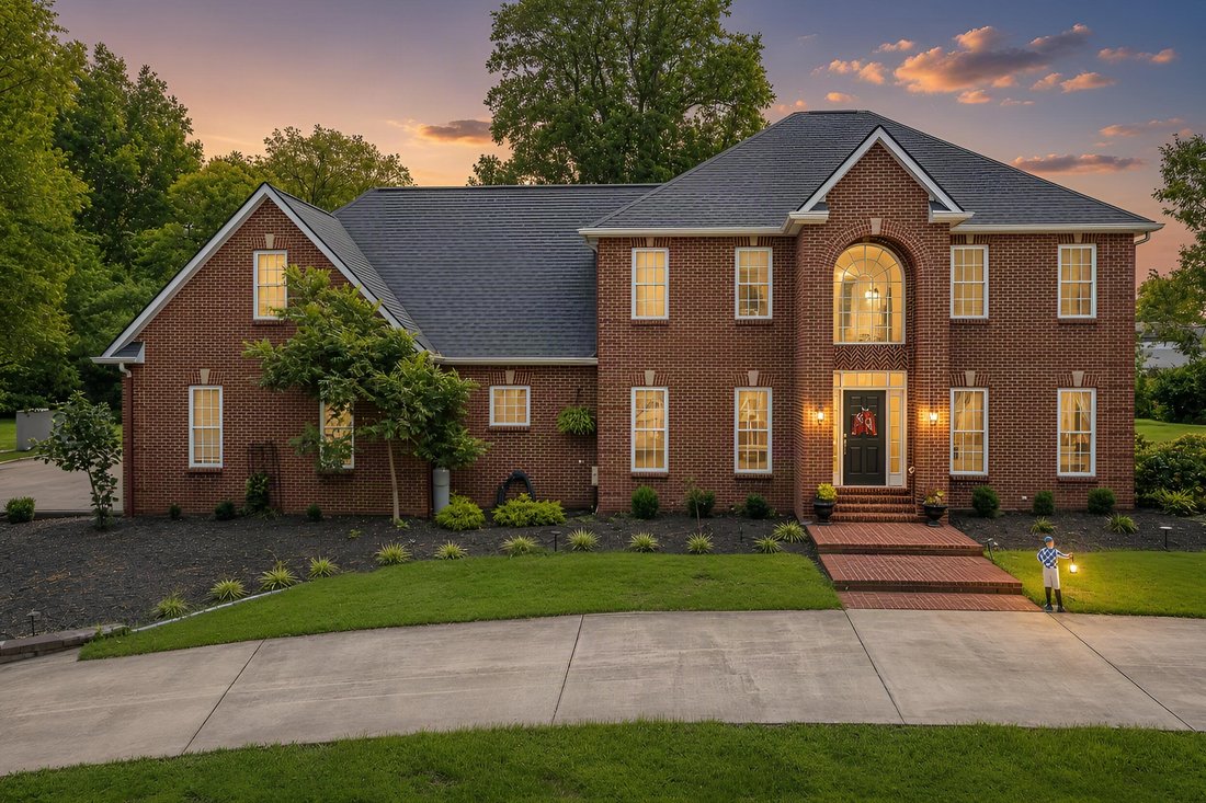 House in Paris, Kentucky, United States 3 - 18676281