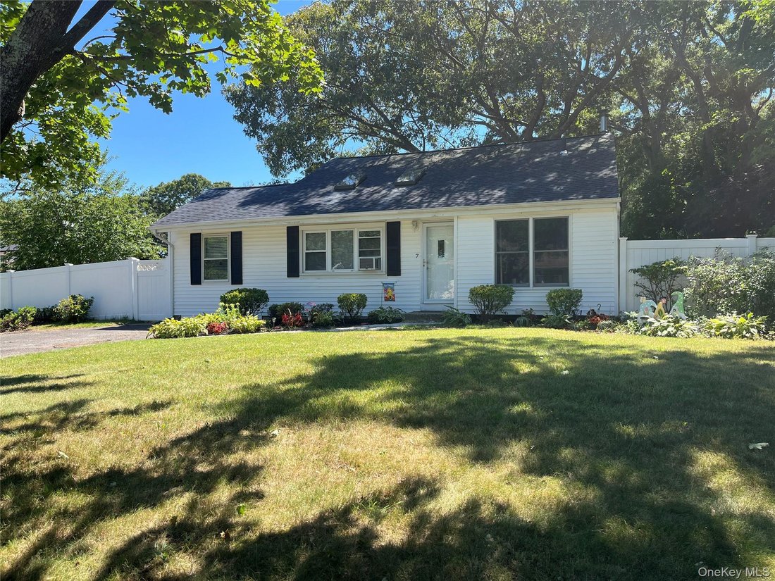 House in Port Jefferson Station, New York, United States 1 - 18677507