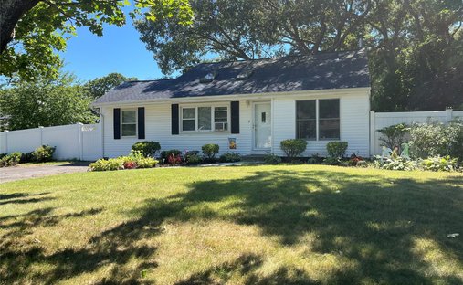 House in Port Jefferson Station, New York, United States 1