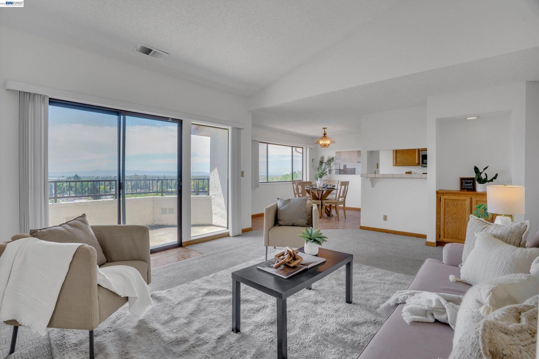 Condo in Hayward, California, United States 1 - 18677376