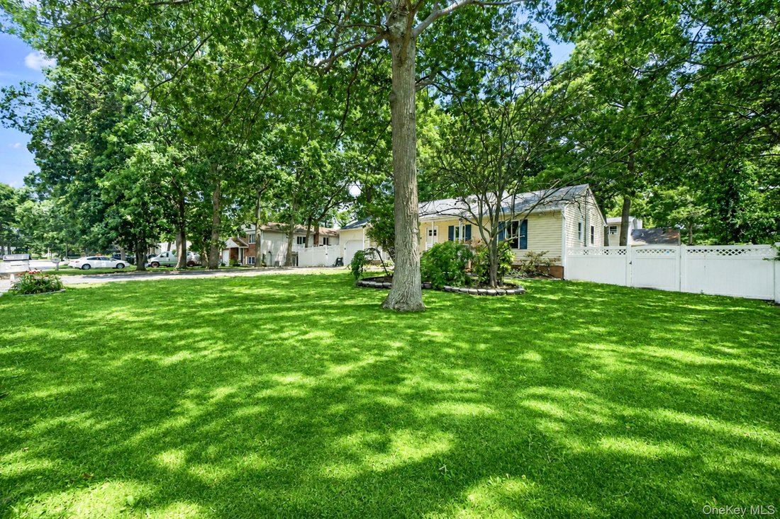 House in Shirley, New York, United States 3 - 18677554