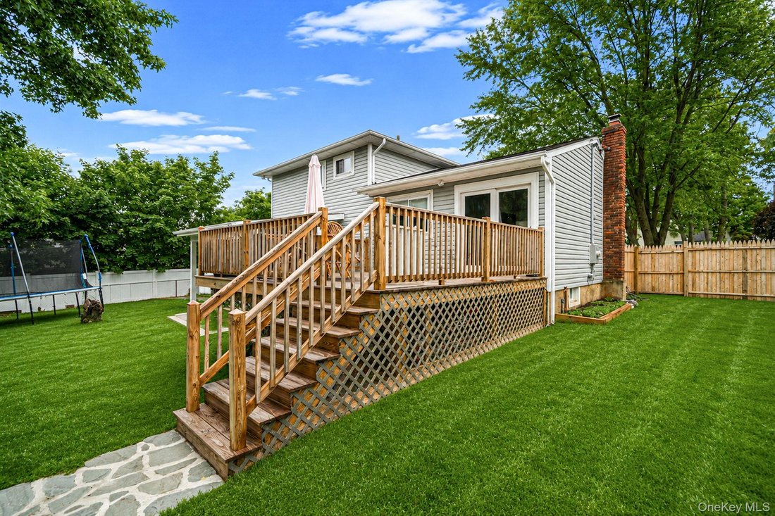 House in East Patchogue, New York, United States 3 - 18677423