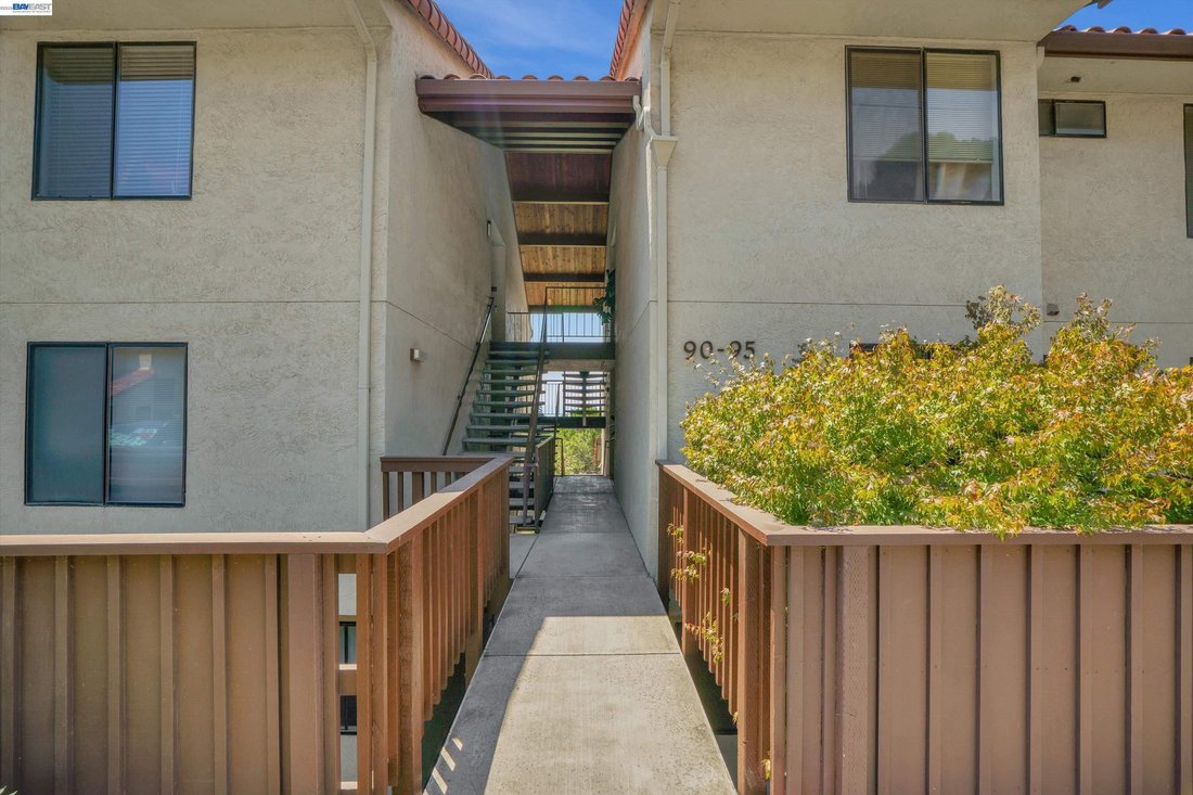 Condo in Hayward, California, United States 4 - 18677376