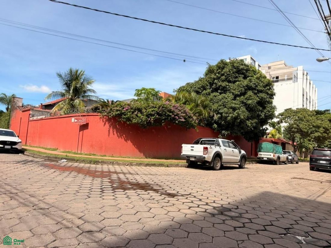 Casa in Santa Cruz de la Sierra, Dipartimento di Santa Cruz, Bolivia 1 - 17728952