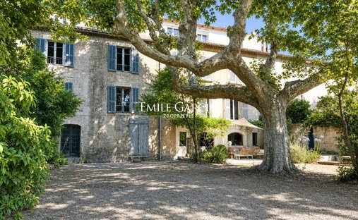 Villa in Montagne des Chèvres, Villeneuve-lès-Avignon, France 1