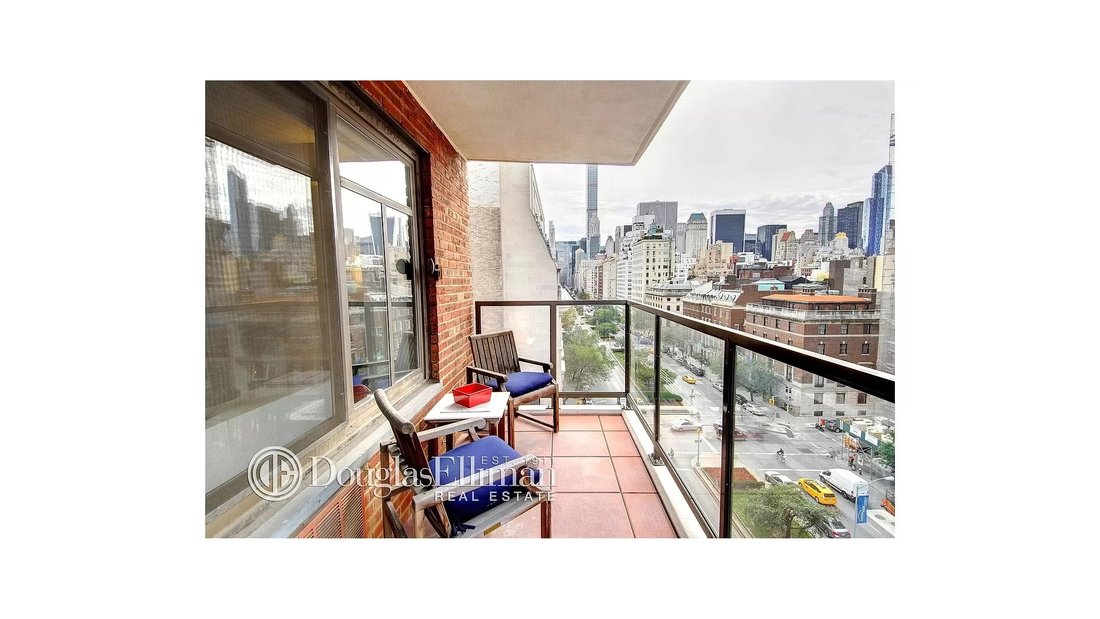 New York, New York, United States 5 - 18677660