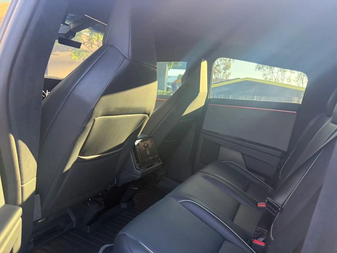 Pickup in Costa Mesa, CA, United States 4 - 18678063