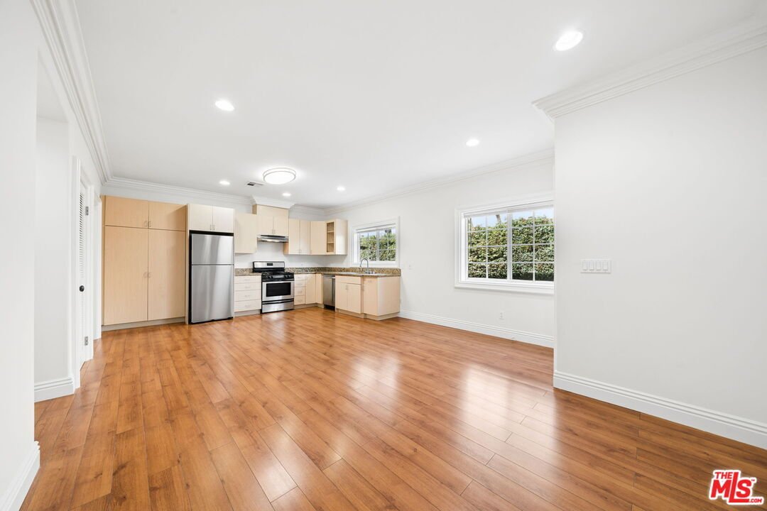 Los Angeles, California, United States 1 - 18677517