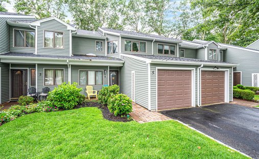 House in Nesconset, New York, United States 1