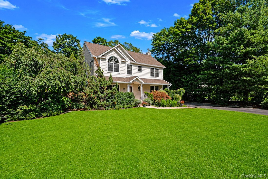 House in East Patchogue, New York, United States 2 - 18677515