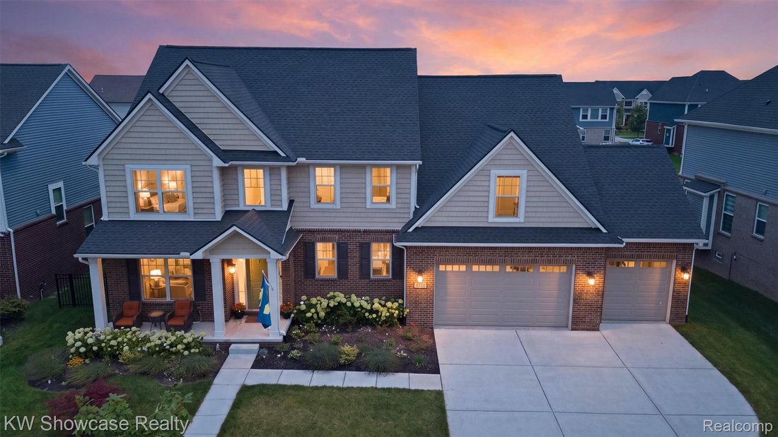 House in Walled Lake, Michigan, United States 1 - 18676055