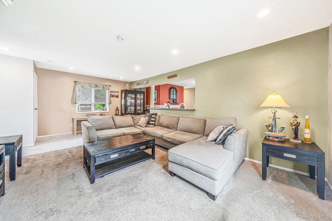House in East Patchogue, New York, United States 5 - 18677540