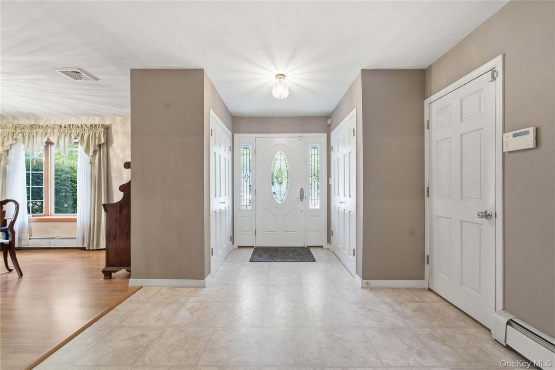 House in Hauppauge, New York, United States 2 - 18674851