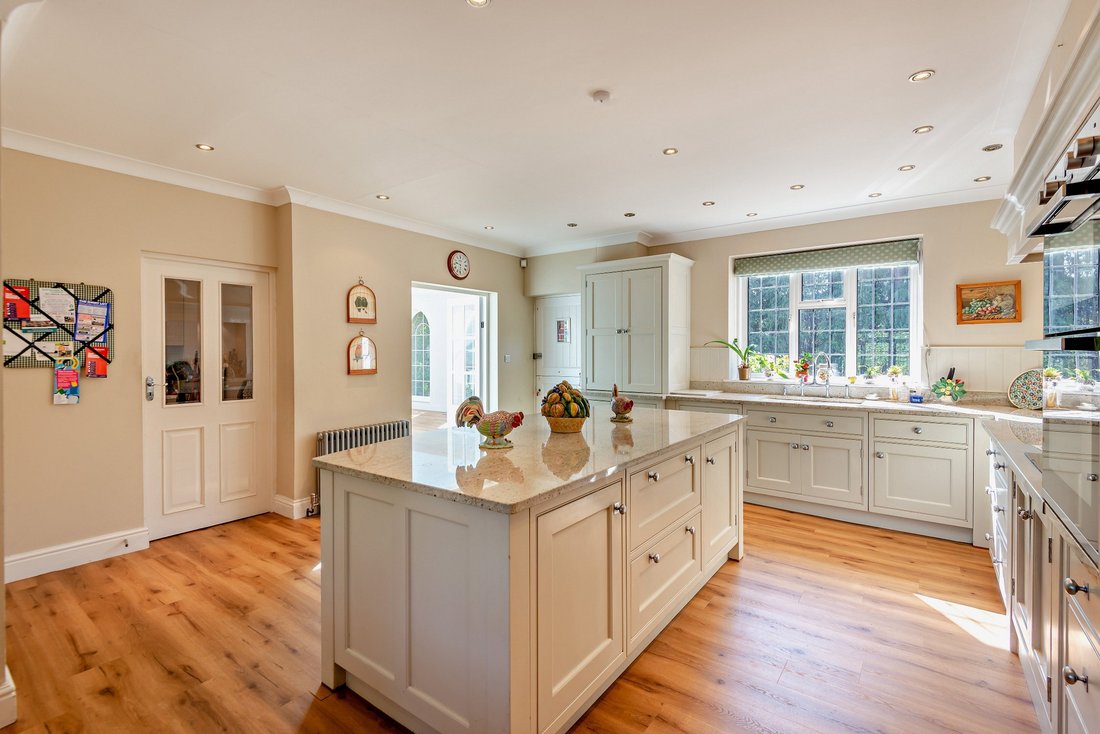 House in Sunningdale, England 2 - 18676260