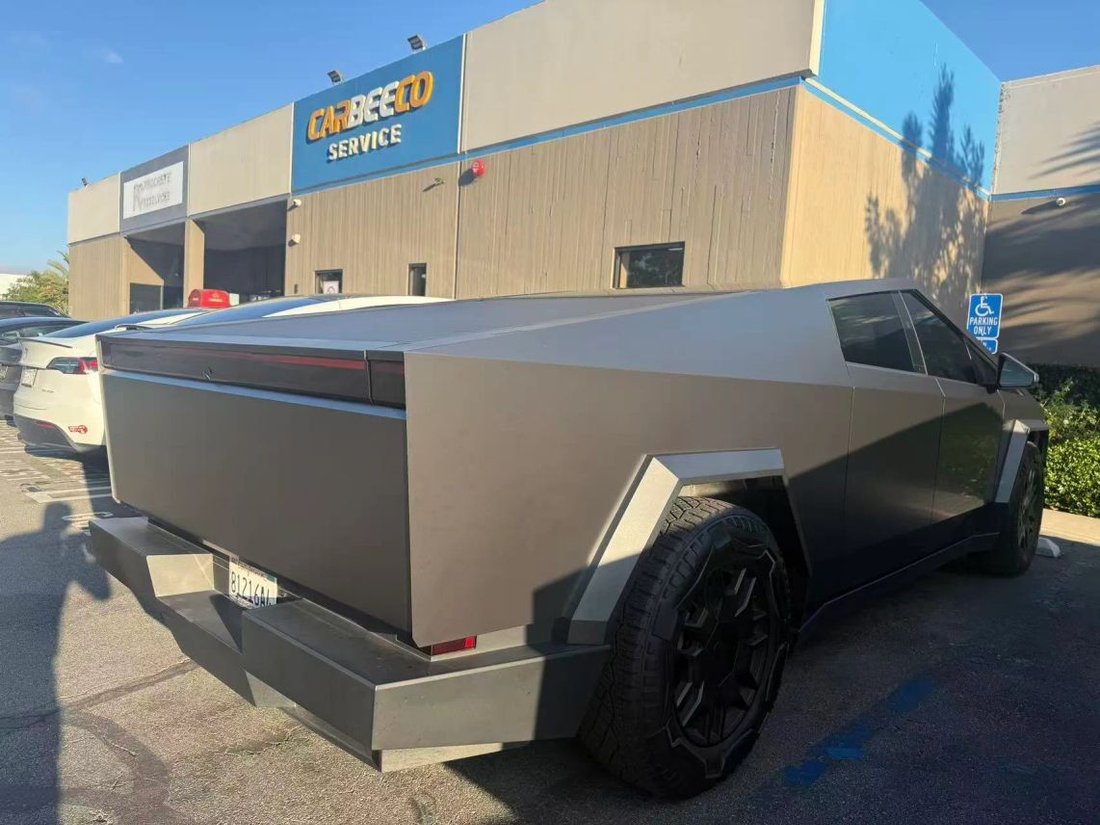 Pickup in Costa Mesa, CA, United States 2 - 18678063