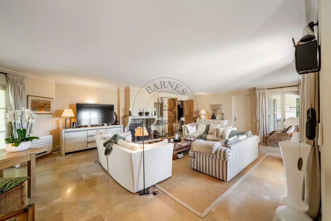 House in Mougins, Provence-Alpes-Côte d'Azur, France 2 - 17965809