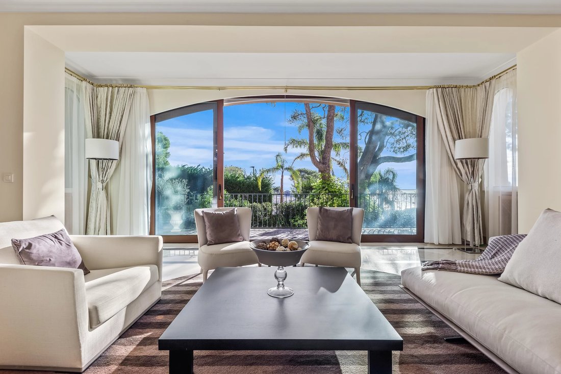 Villa in Saint-Jean-Cap-Ferrat, Provence-Alpes-Côte d'Azur, France 2 - 18674982
