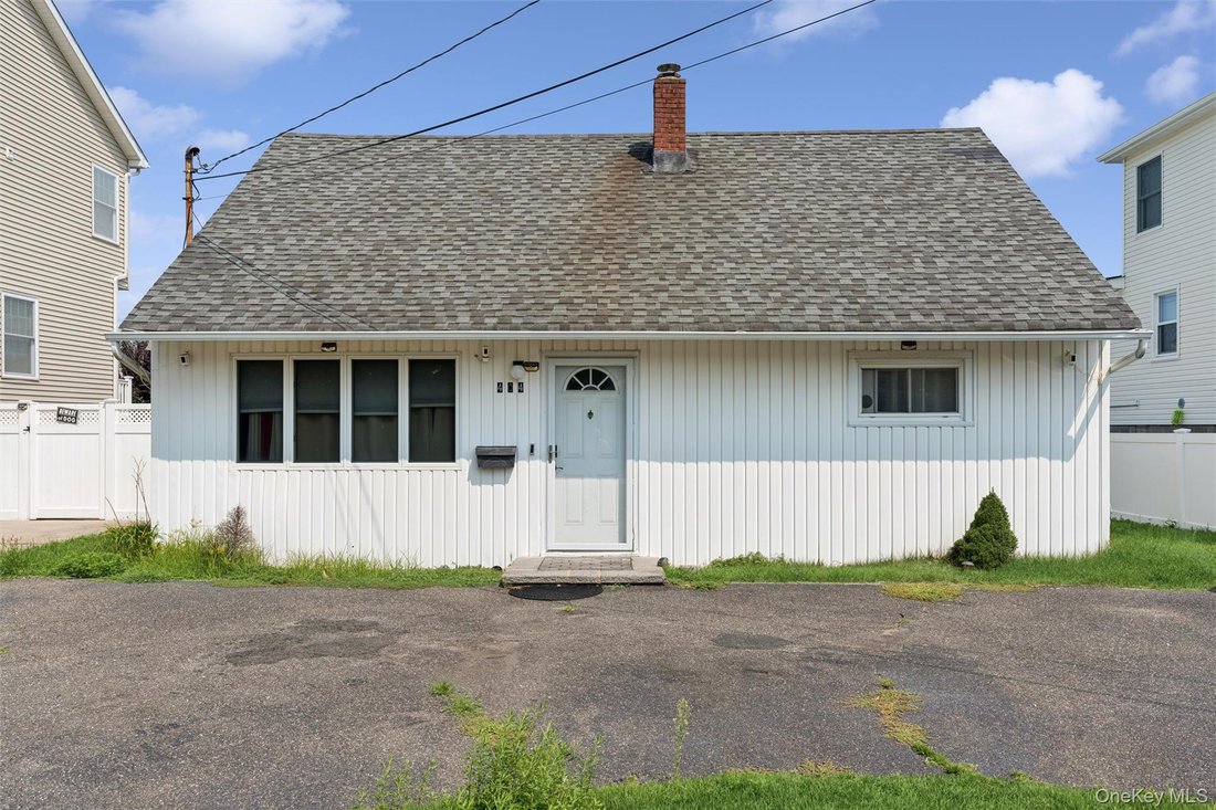 House in Bellmore, New York, United States 2 - 18677576