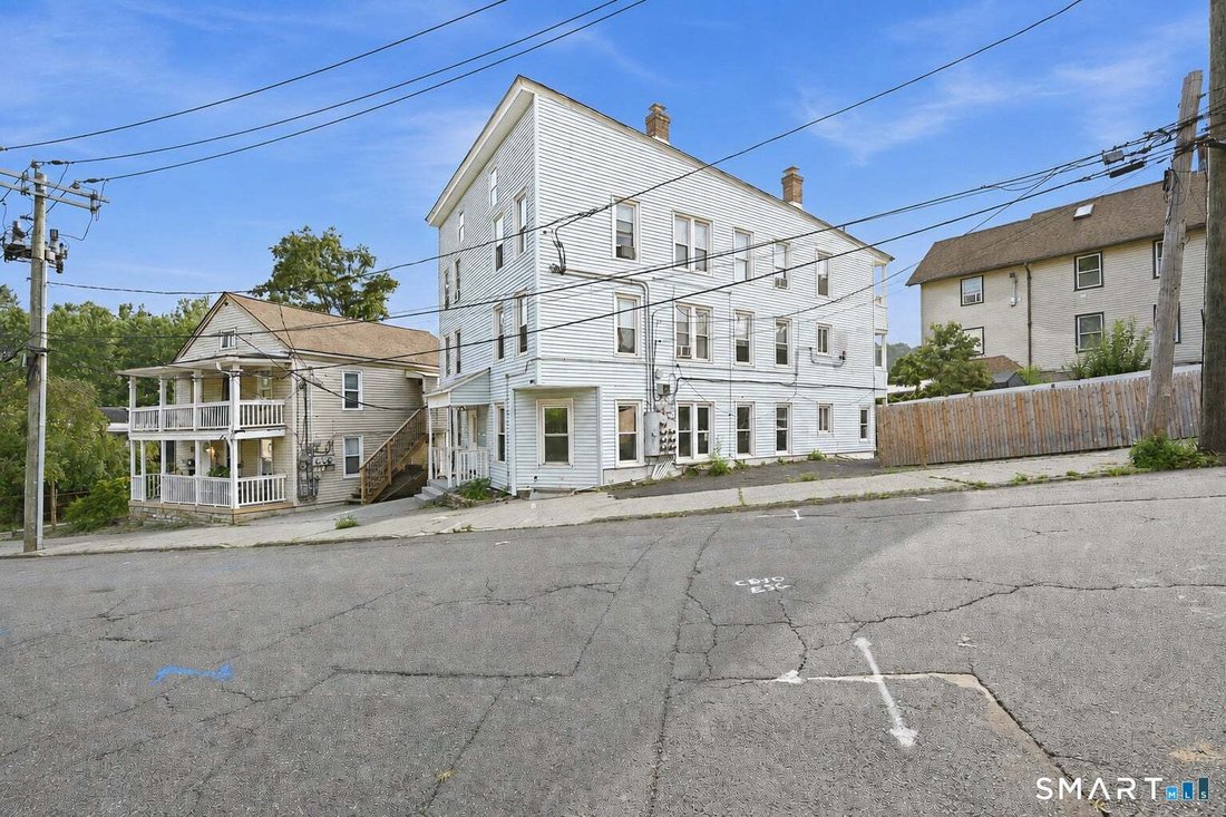 Naugatuck, Connecticut, United States 2 - 18676691