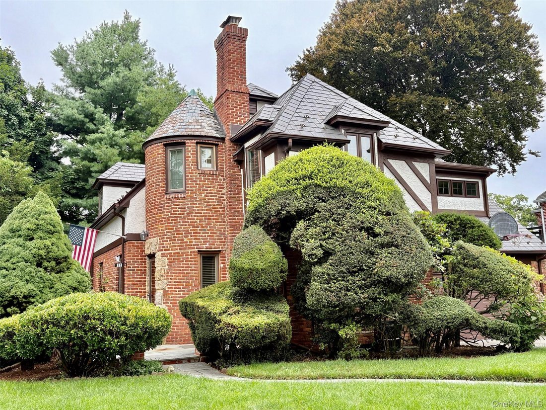 House in Manhasset, New York, United States 1 - 18677835