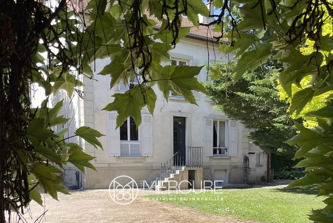 Estate in Leclerc-Centre Ouest, Brie-Comte-Robert, France 1 - 18675025