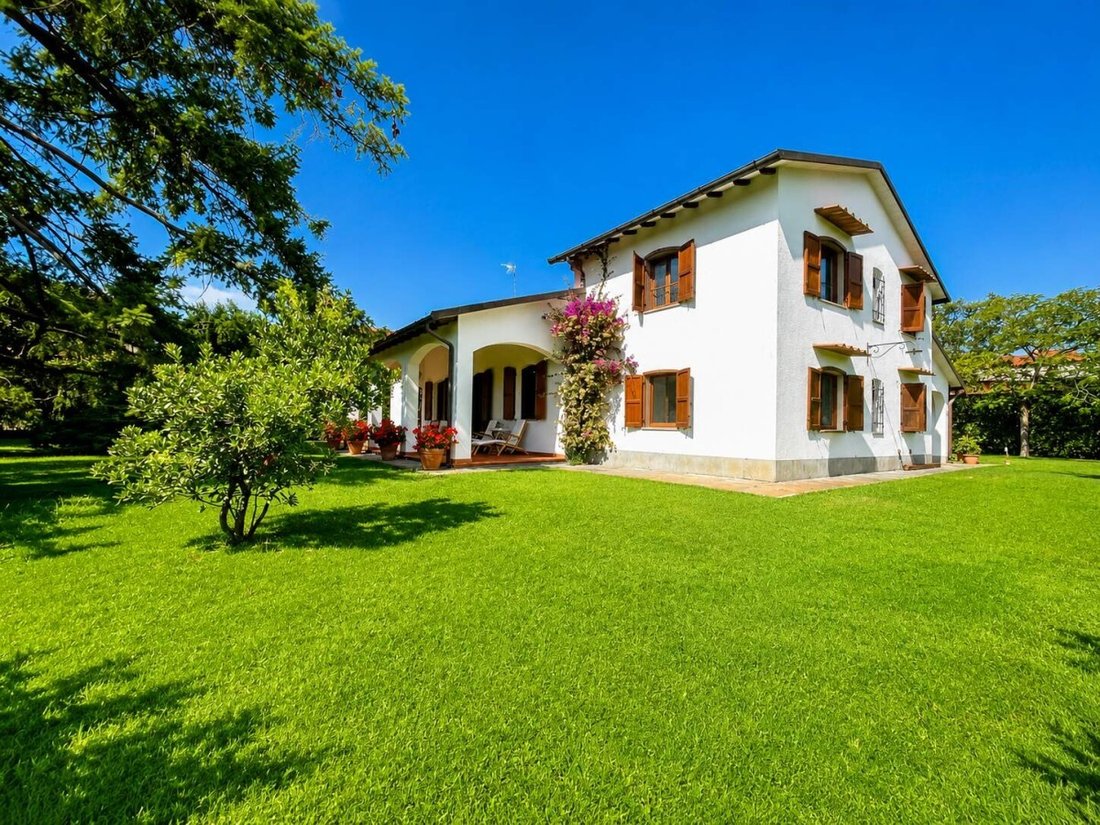 Villa in Pietrasanta, Tuscany, Italy 1 - 18675859