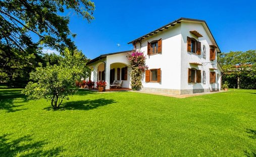 Villa en Pietrasanta, Toscana, Italia 1