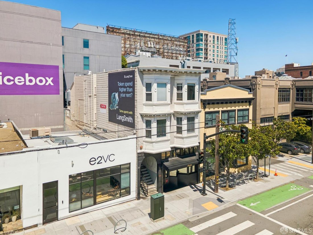 San Francisco, California, United States 3 - 18676413