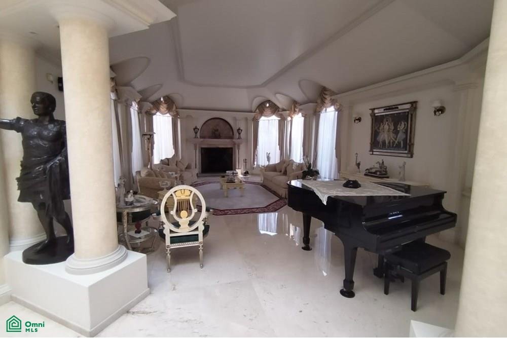 House in Mexico City, Mexico 5 - 18026857
