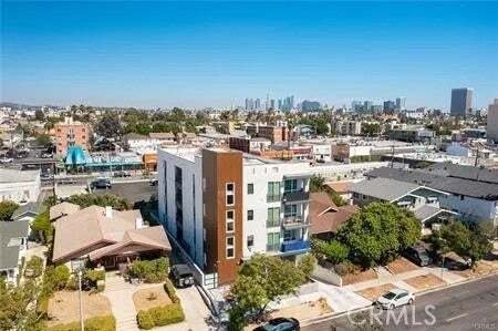 Los Angeles, California, United States 5 - 18676983