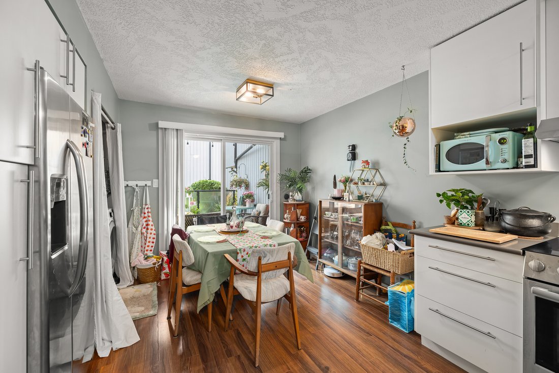 Townhouse in Saanich, British Columbia, Canada 5 - 18678445