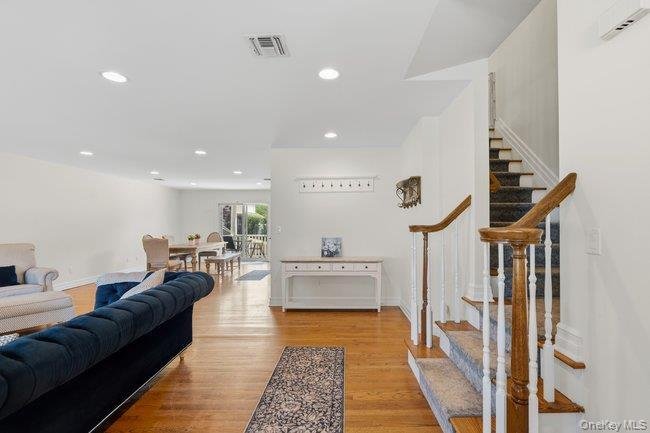 House in Syosset, New York, United States 5 - 18676577