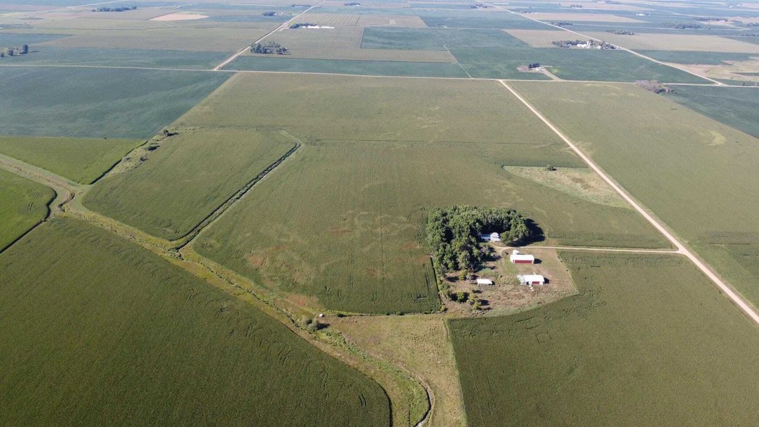 Terrain à Iona, Minnesota, États-Unis 2 - 18670387