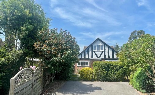 Country House in Surrey, England 1